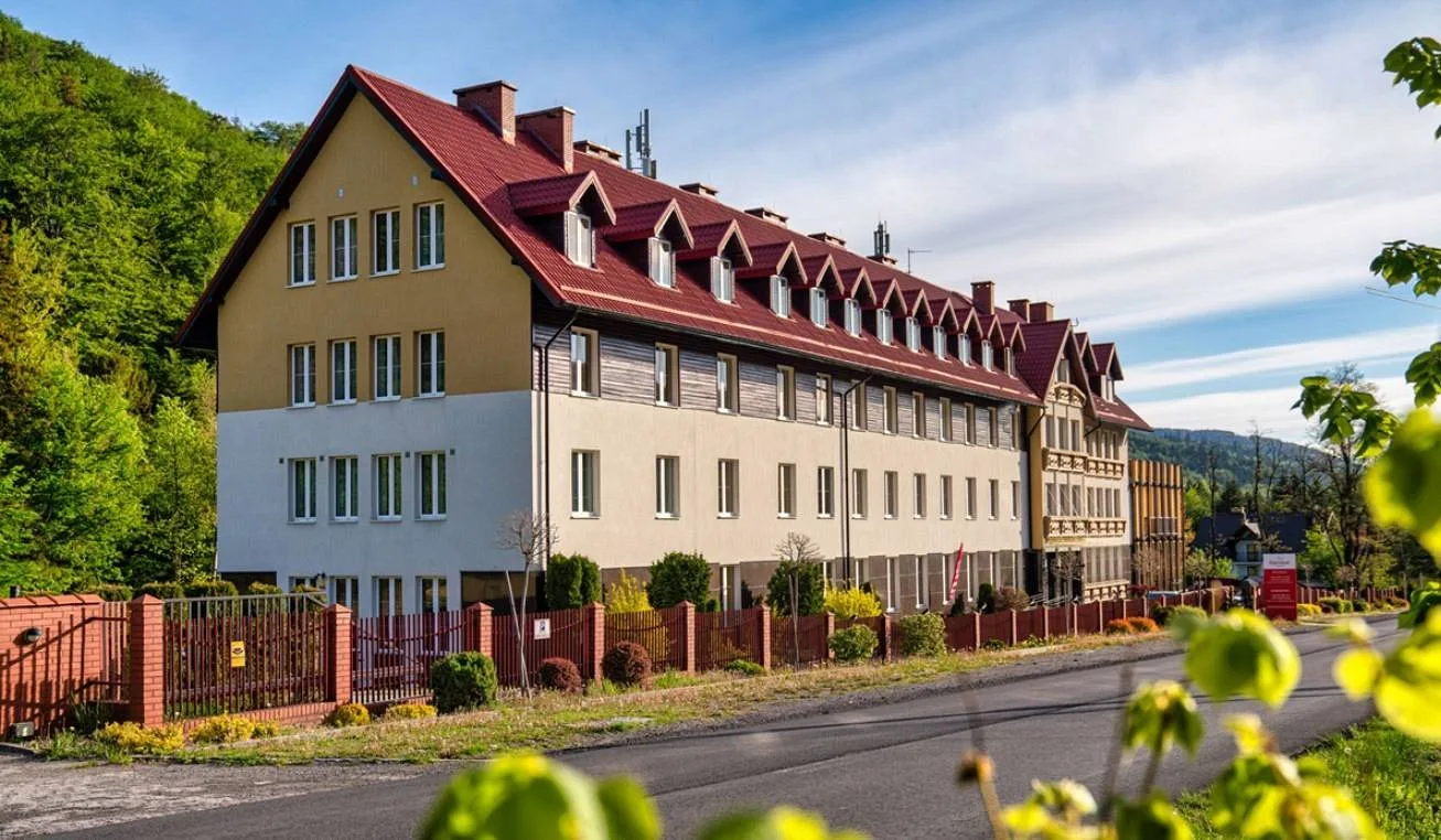 Szczyrk hotele – gdzie nocować latem, żeby mieć góry „pod ręką” i dodatkowe korzyści
